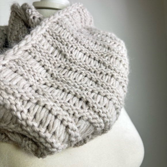 Made Italy Alpaca Wool Blend Chunky Knit Infinity Scarf NEW minimalist neutral - Picture 2 of 11